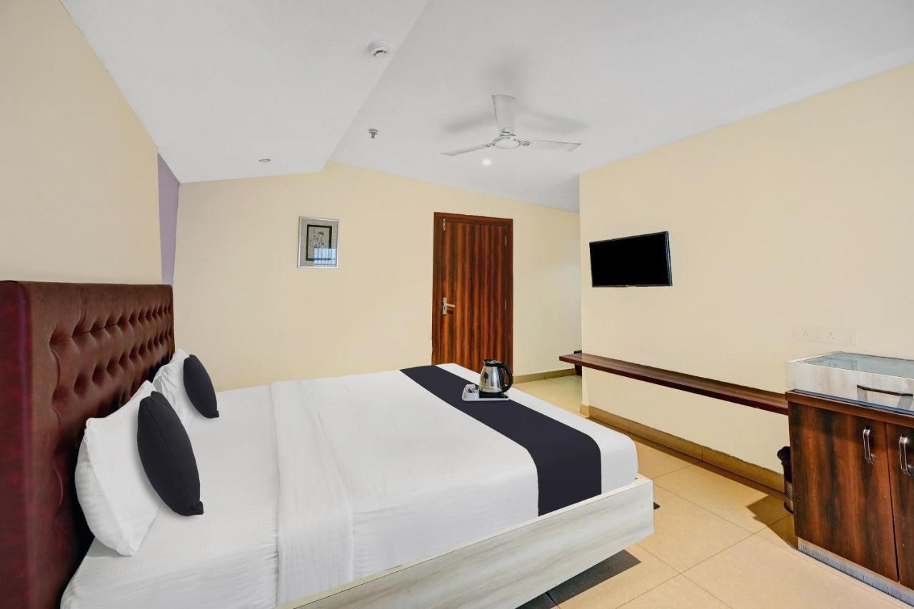 Townhouse Oak Pentagon Residency Hotel Bhubaneswar Ngoại thất bức ảnh