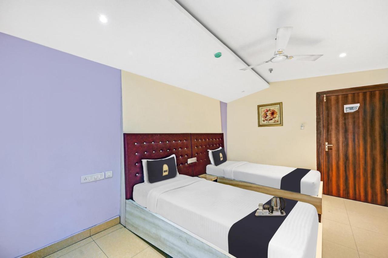 Townhouse Oak Pentagon Residency Hotel Bhubaneswar Ngoại thất bức ảnh
